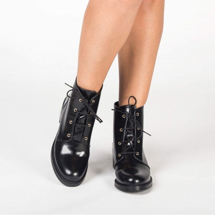 Melany Black vegan boots
