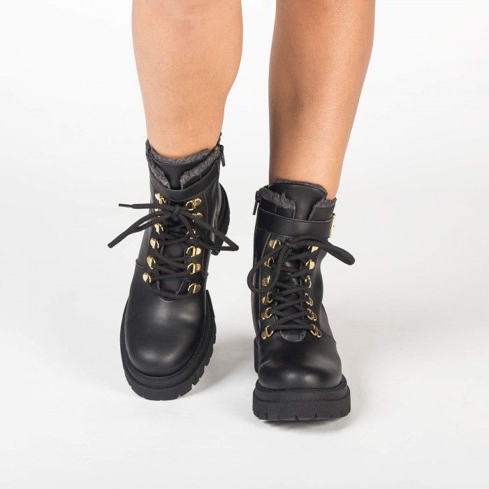 Nerea Black vegan boots