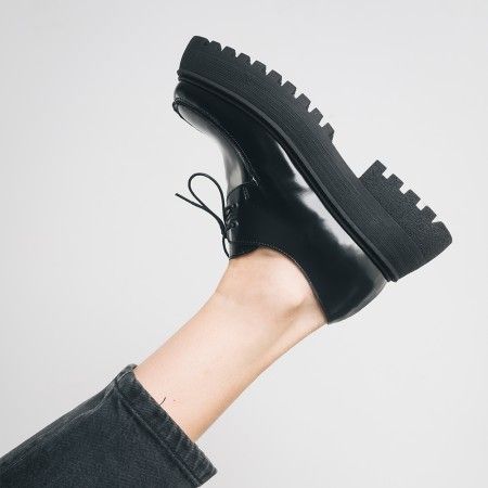 Winni Black vegan shoes